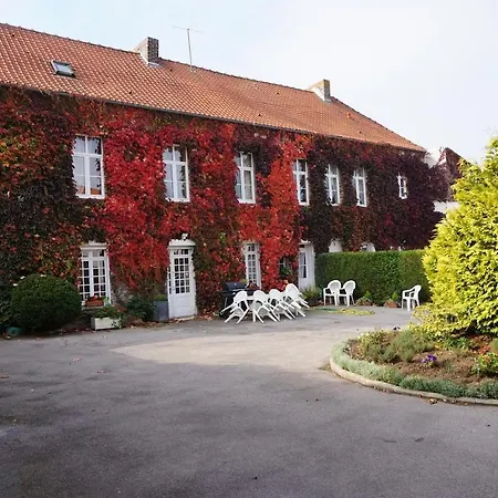 Du Mont Des Faucons Holiday home *