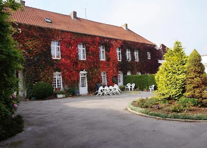 Du Mont Des Faucons Holiday home *